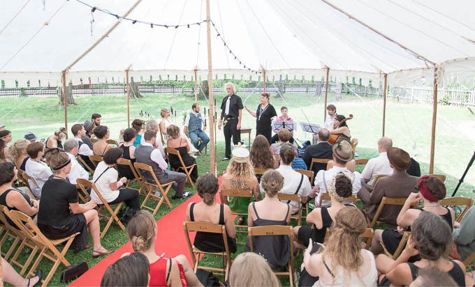 Vintage Hochzeit in Zelt