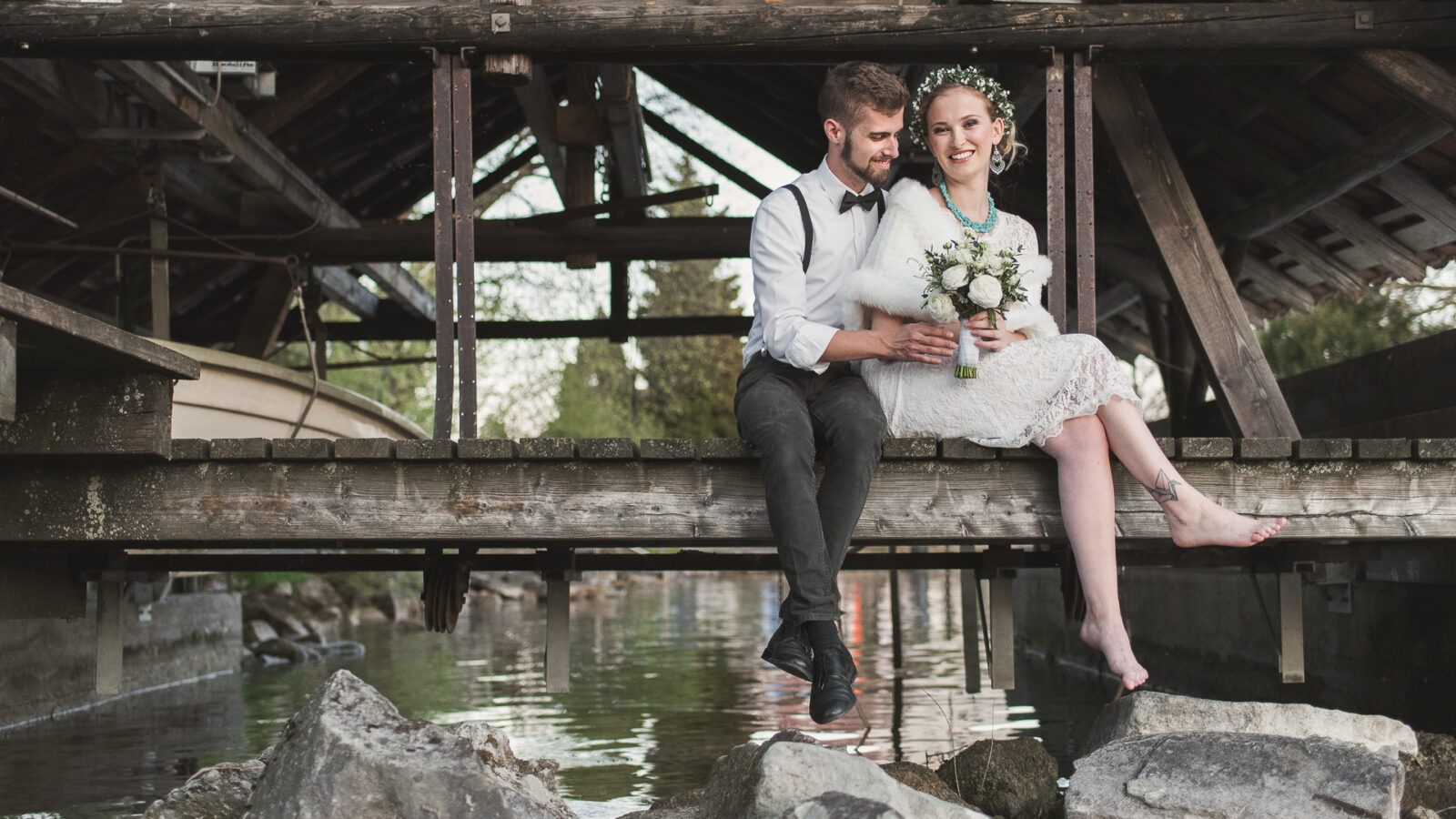 hochzeitspaar am see in obwalden