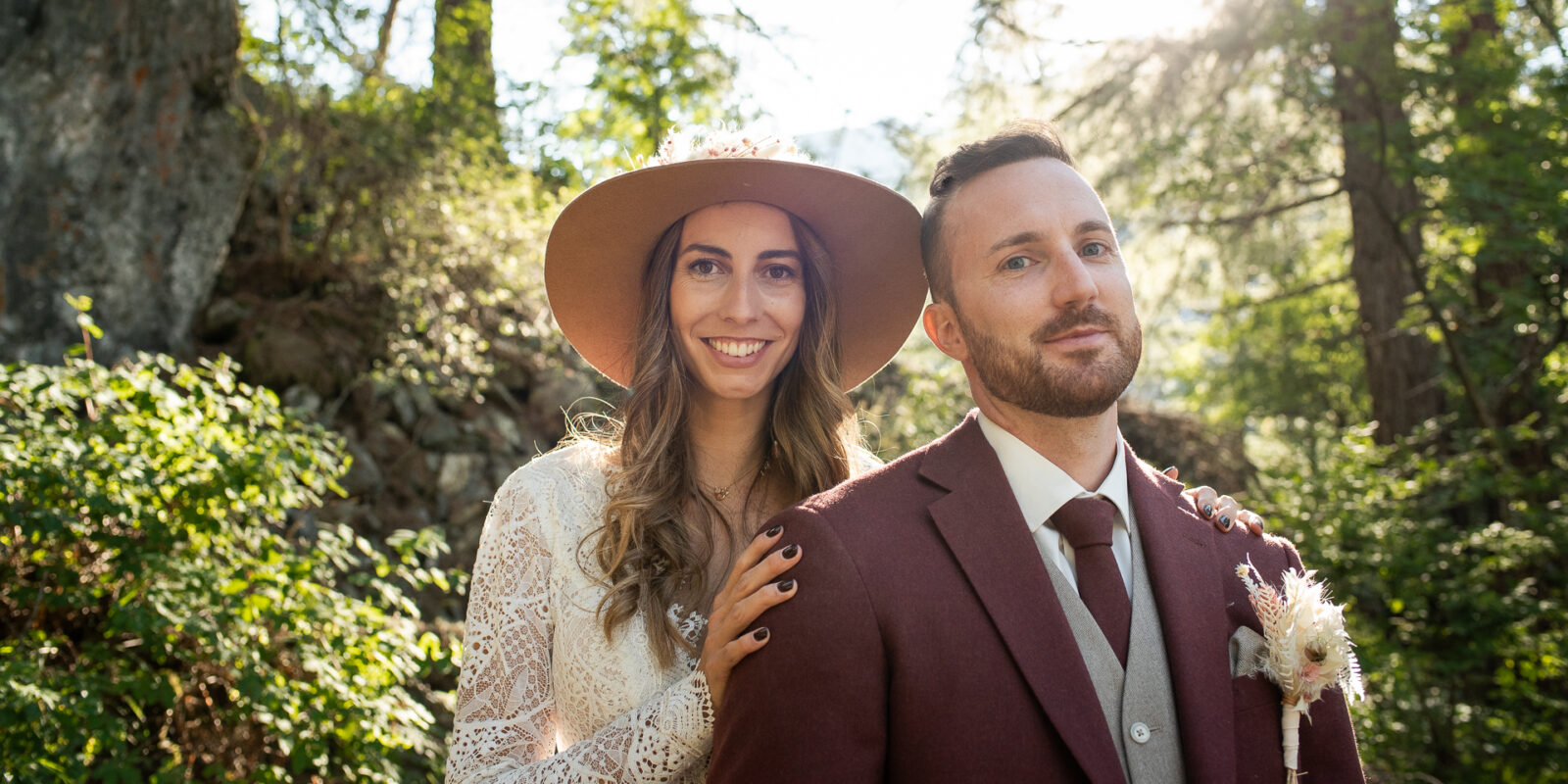 Brautpaar beim Hochzeitsshooting in der Natur im Kanton Glarus